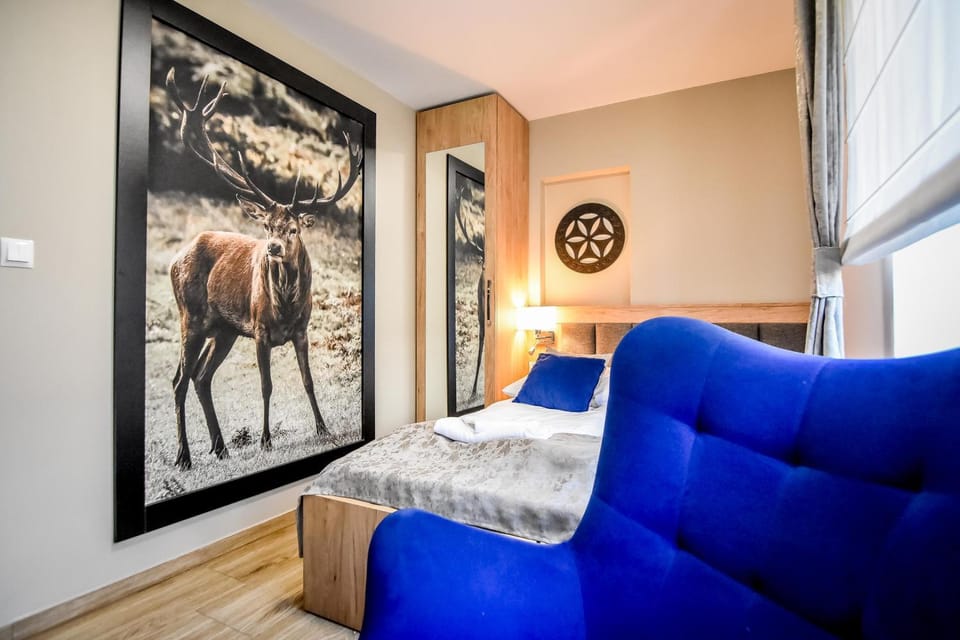Bed, Living room, Photo of the whole room, Seating area, Bedroom