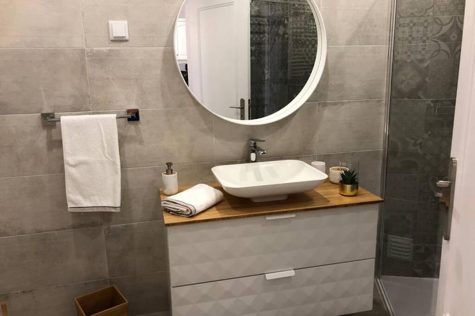 Le Modern' Apartment in Guia
