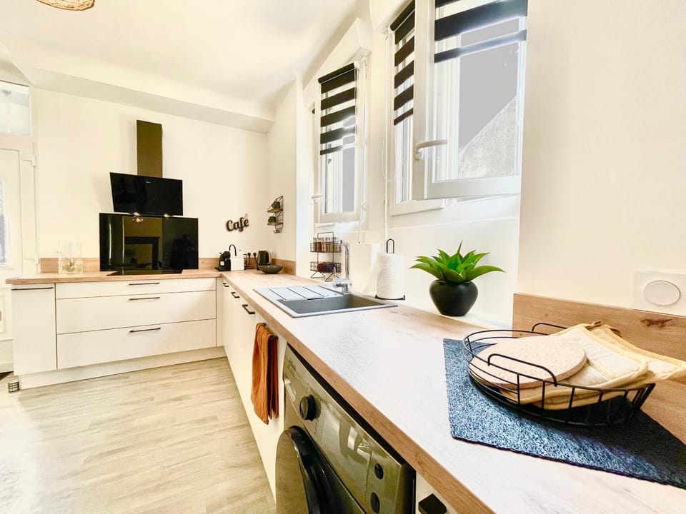 Kitchen or kitchenette, kitchen