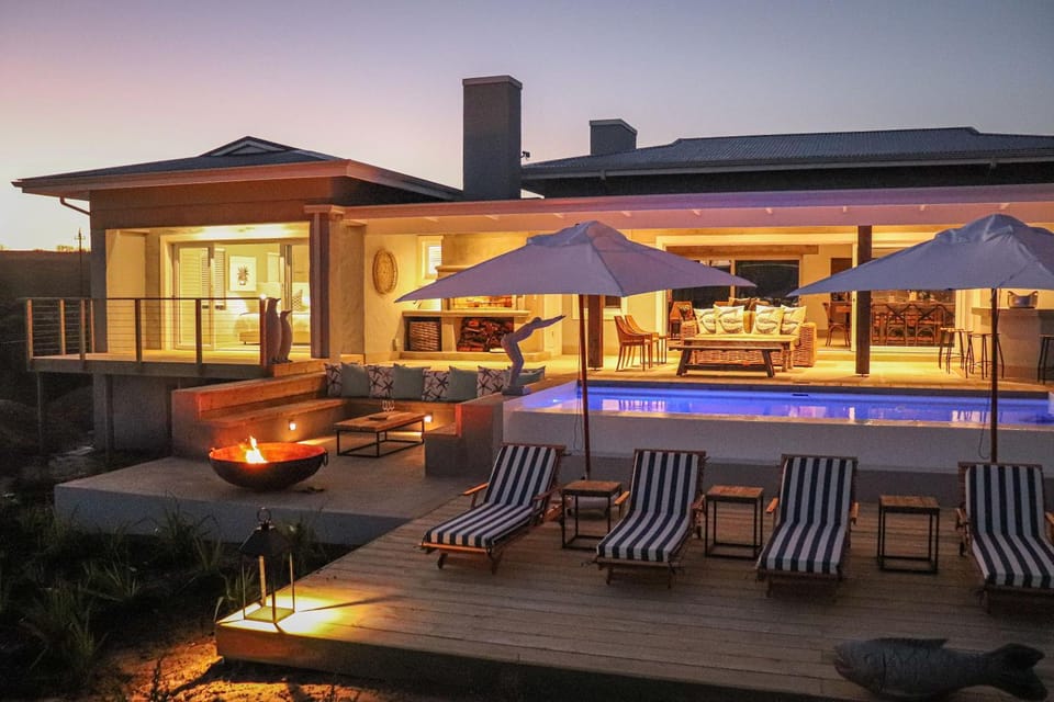 Property building, Pool view, Swimming pool, flat iron, sunbed