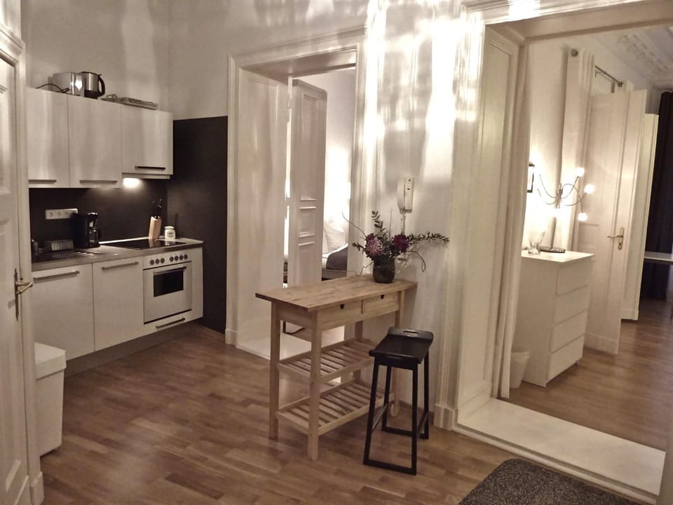 Kitchen or kitchenette, kitchen, kitchen