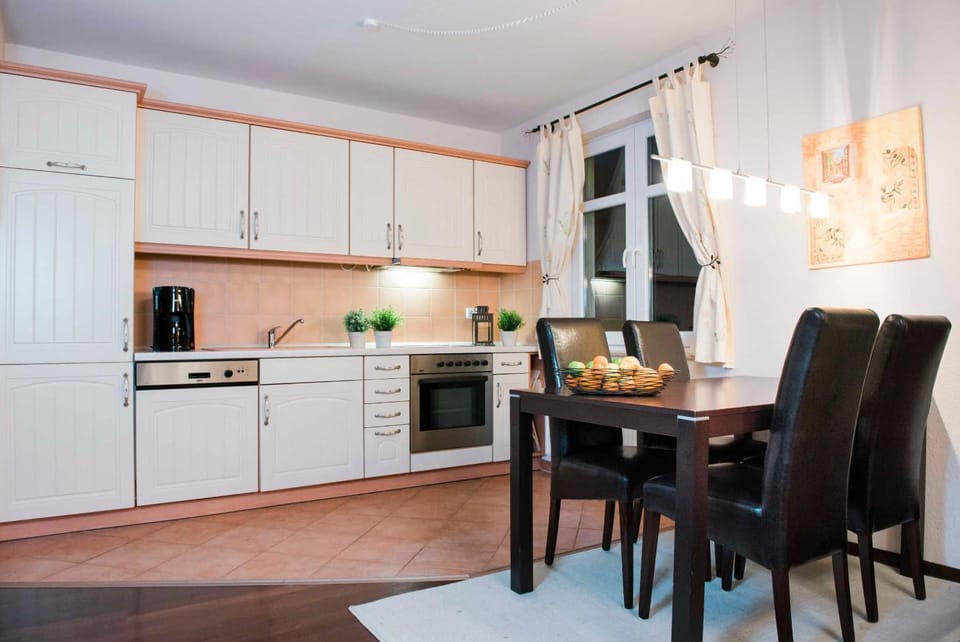 Kitchen or kitchenette, Dining area, dishwasher, stove