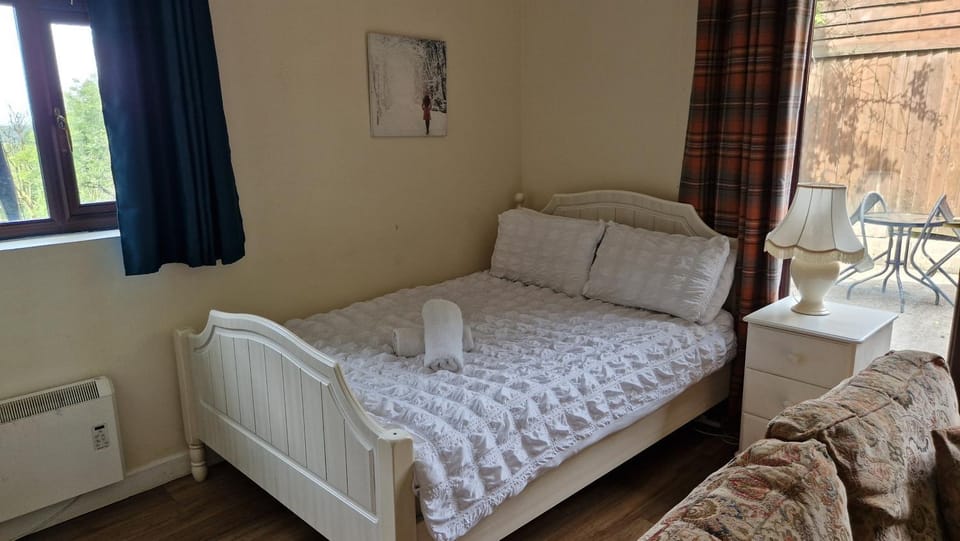 Bed, towels