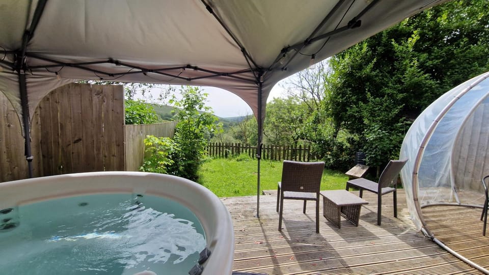 Patio, Natural landscape, Garden, Hot Tub, Garden view