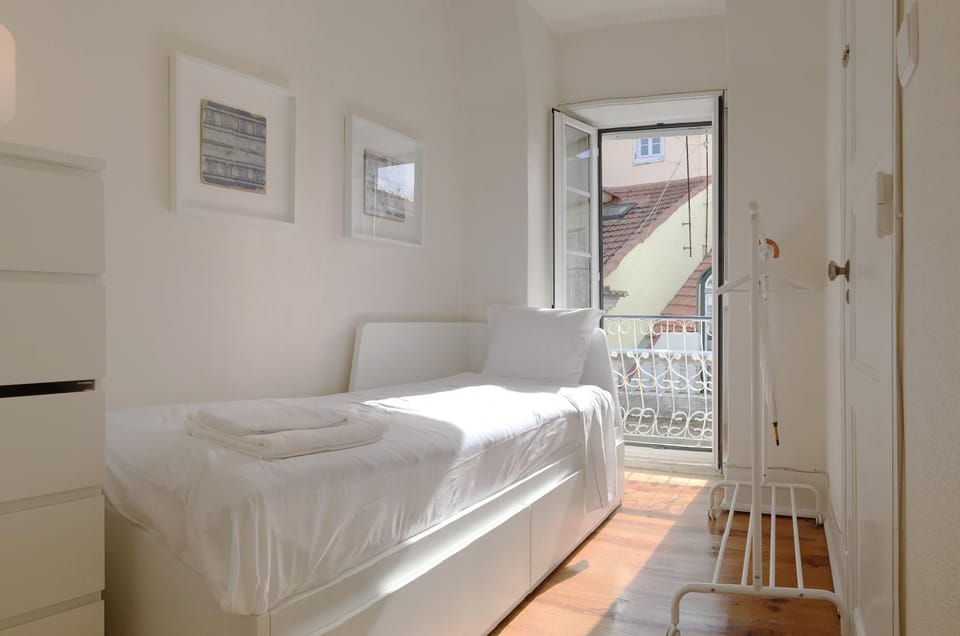 Cosy Room Atalaia Bed and Breakfast in Lisbon