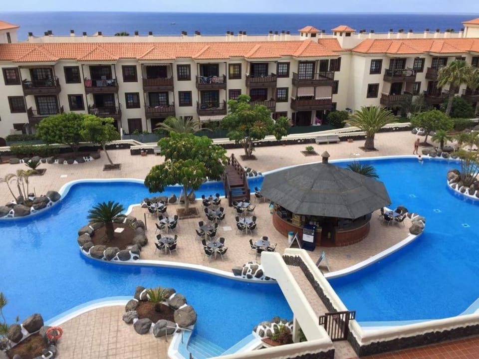 Property building, Bird's eye view, Pool view, Swimming pool