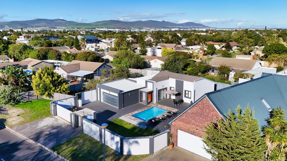 Cozier Glitz House in Cape Town