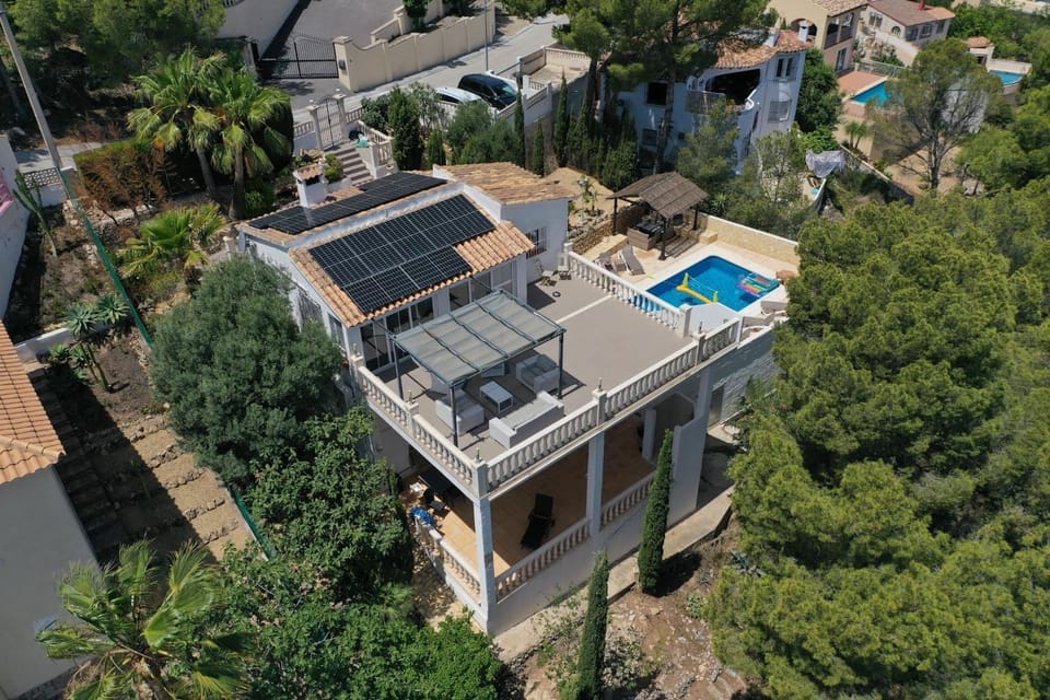 Property building, Day, Neighbourhood, Bird's eye view, Pool view, Street view, Swimming pool