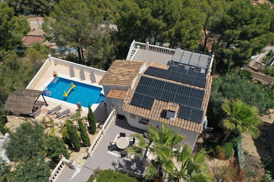 Property building, Day, Bird's eye view, Pool view, Swimming pool, sunbed
