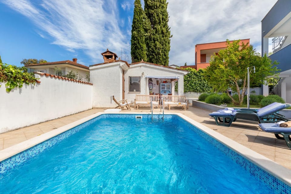 Property building, Swimming pool