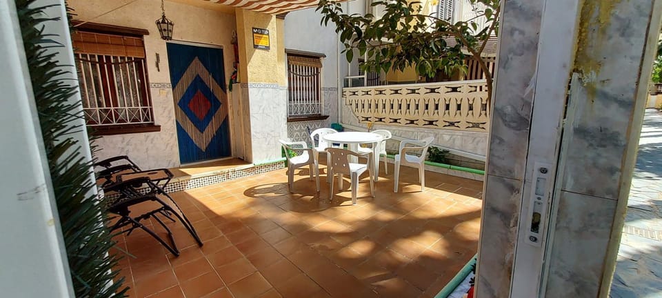 Patio, Day, Dining area
