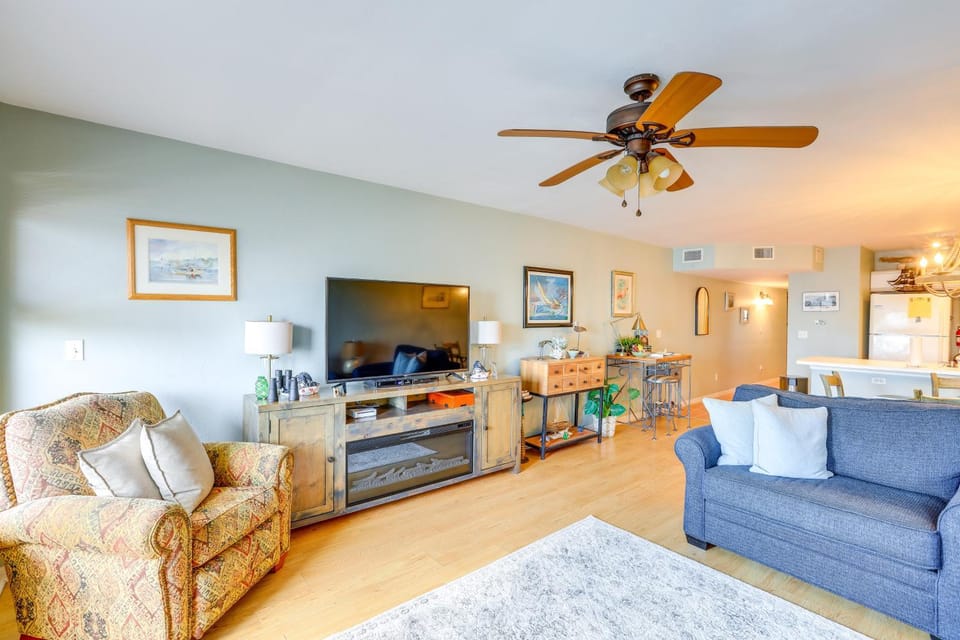 Beach & Pool Access at Condo on Cedar Key! House in Cedar Key