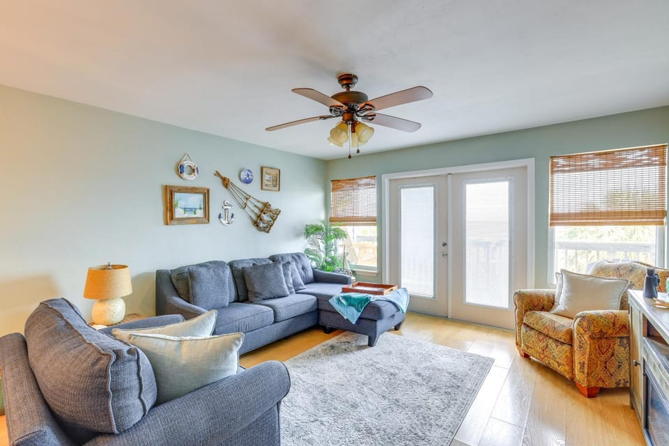 Beach & Pool Access at Condo on Cedar Key! House in Cedar Key