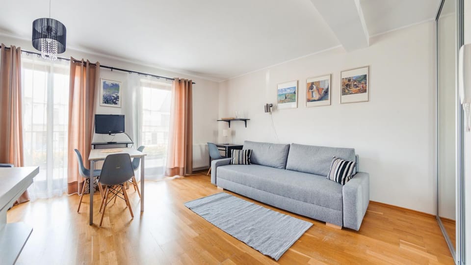 TV and multimedia, Seating area, Dining area