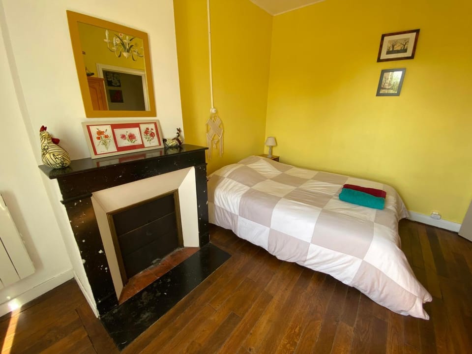 Bed, Photo of the whole room