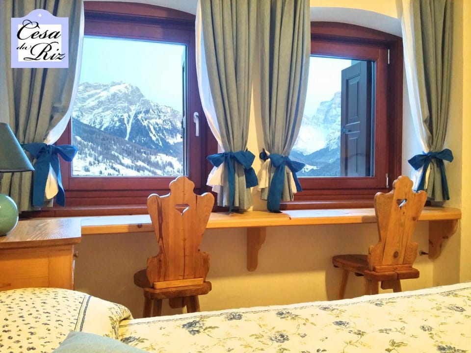 Bed, Photo of the whole room, Mountain view