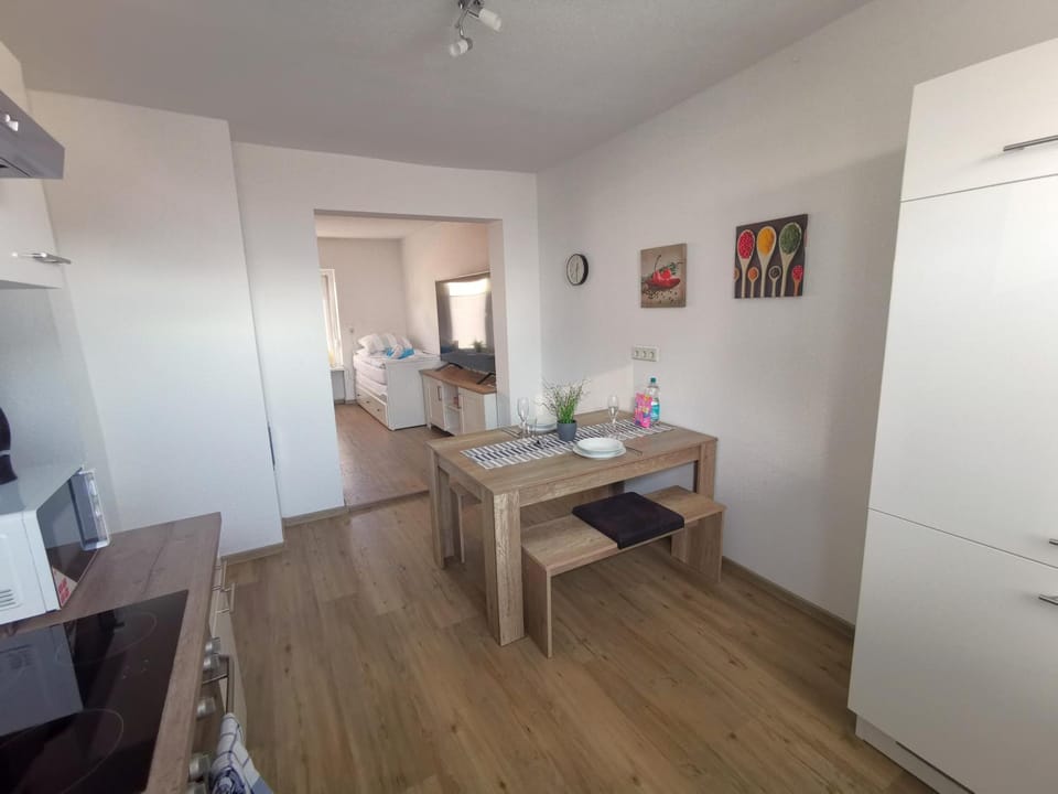 Kitchen or kitchenette, Dining area, kitchen