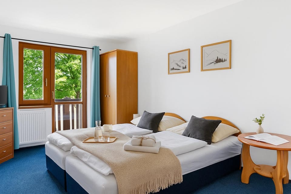 Bed, Living room, Photo of the whole room, Bedroom, towels
