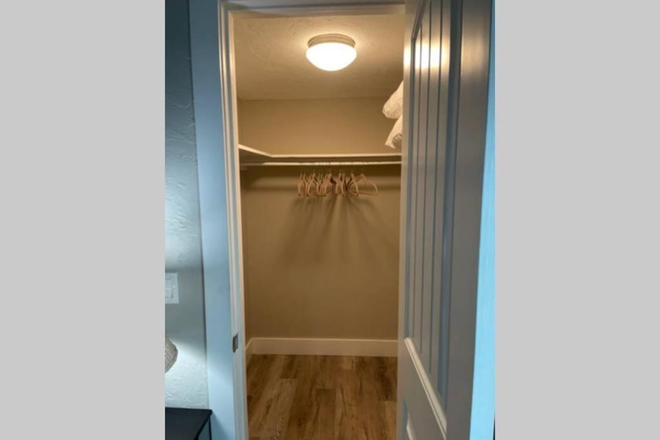 Siesta Key Village-Suite #4: A block to the Beach! Apartment in Siesta Beach