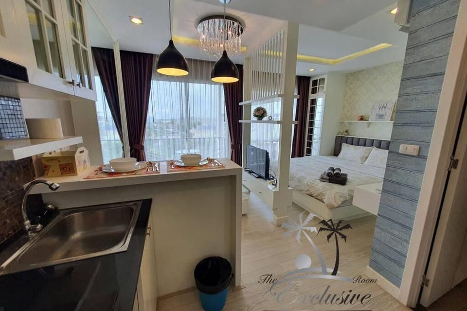 Love & Relax Balcony near WON Beach Apartment in Chon Buri Changwat