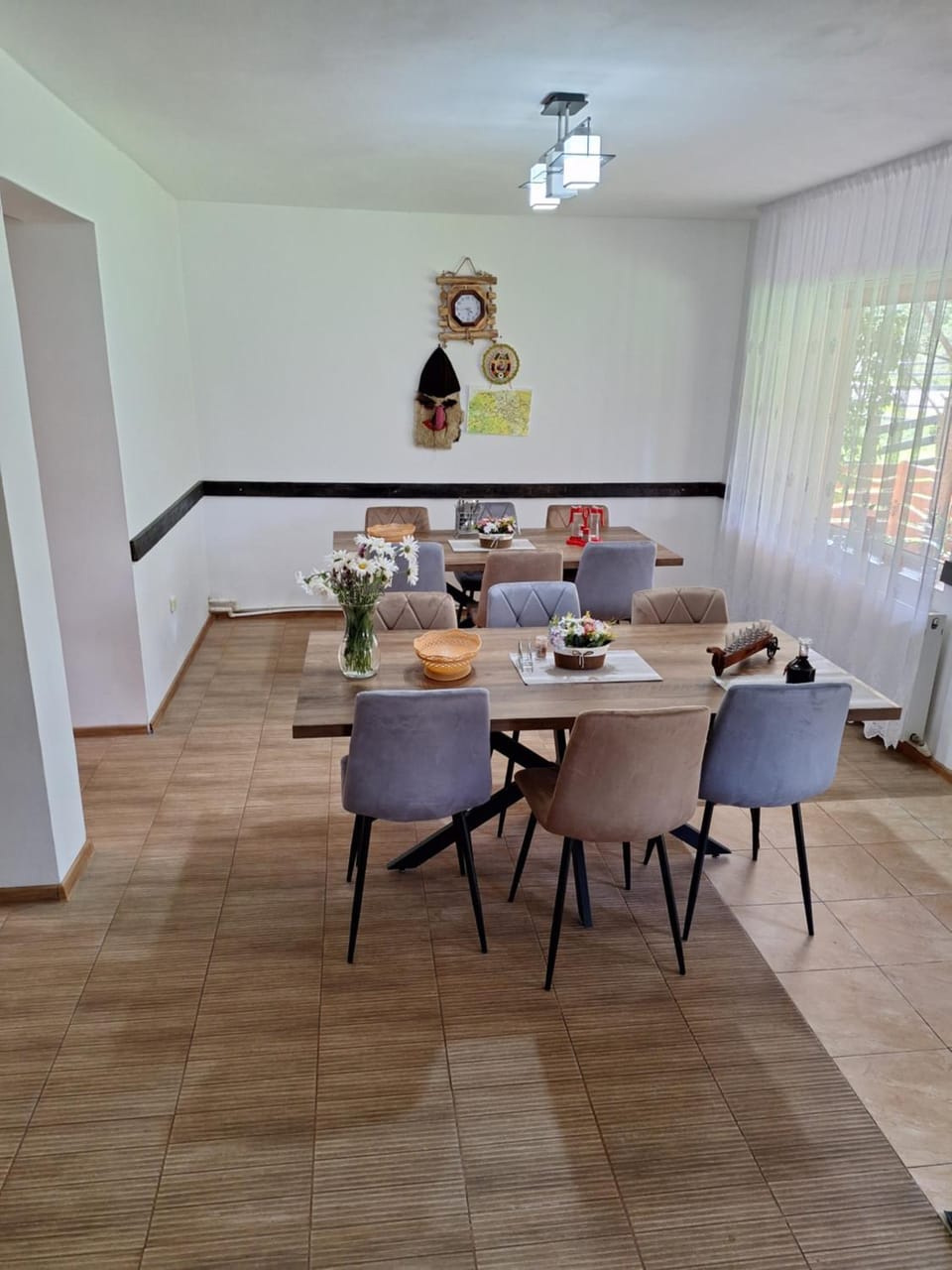 Food and drinks, Seating area, Food