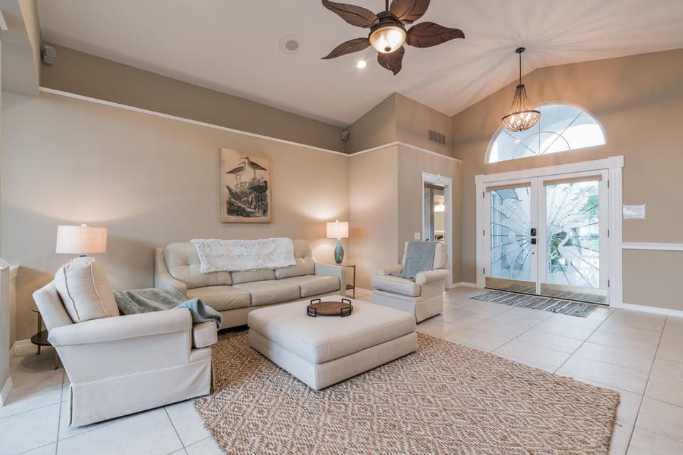 Peaceful Waterfront Pool Home home House in Palm Coast