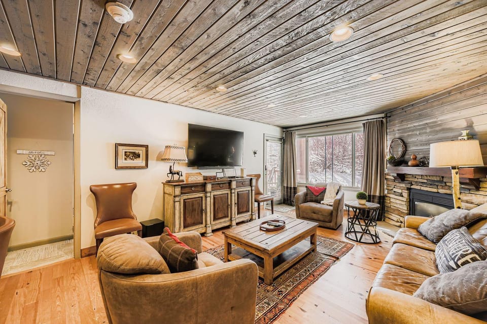 51 SnowFlower by SkyRun Park City Apartment in Park City