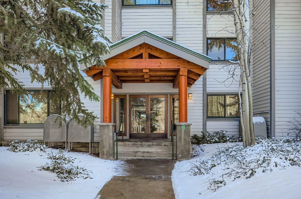 51 SnowFlower by SkyRun Park City Apartment in Park City
