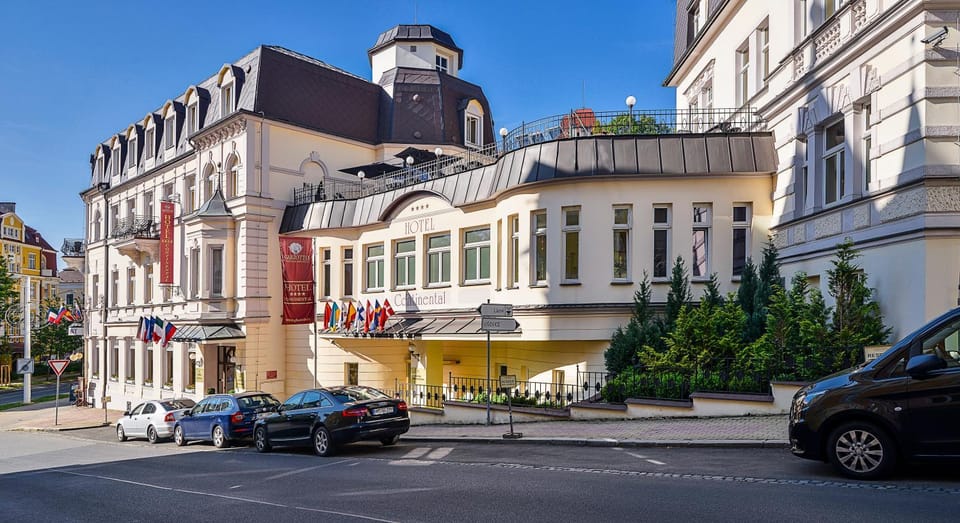 Facade/entrance, Spring, Summer