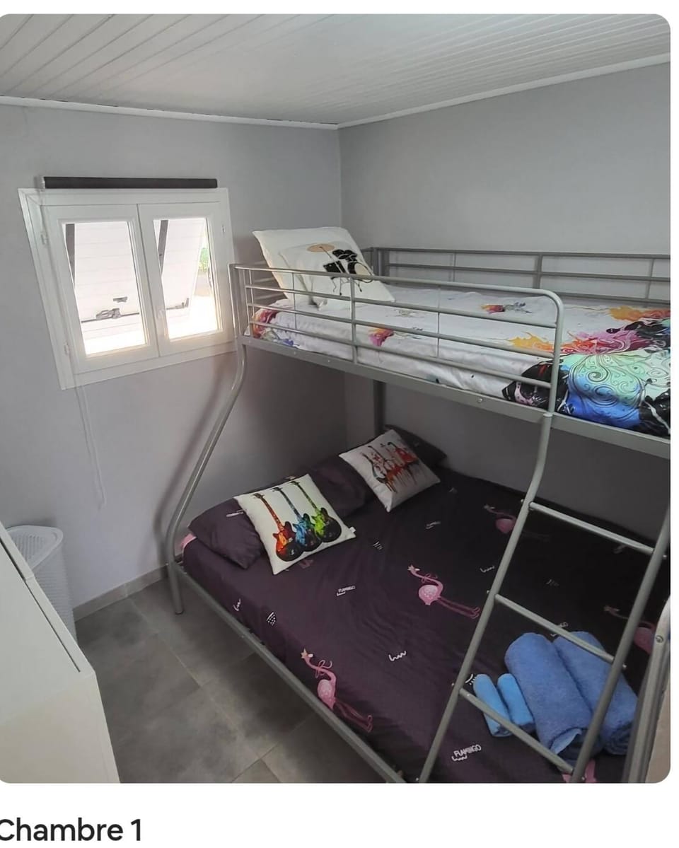 chalet typique 50 m de la mer Apartment in Gruissan