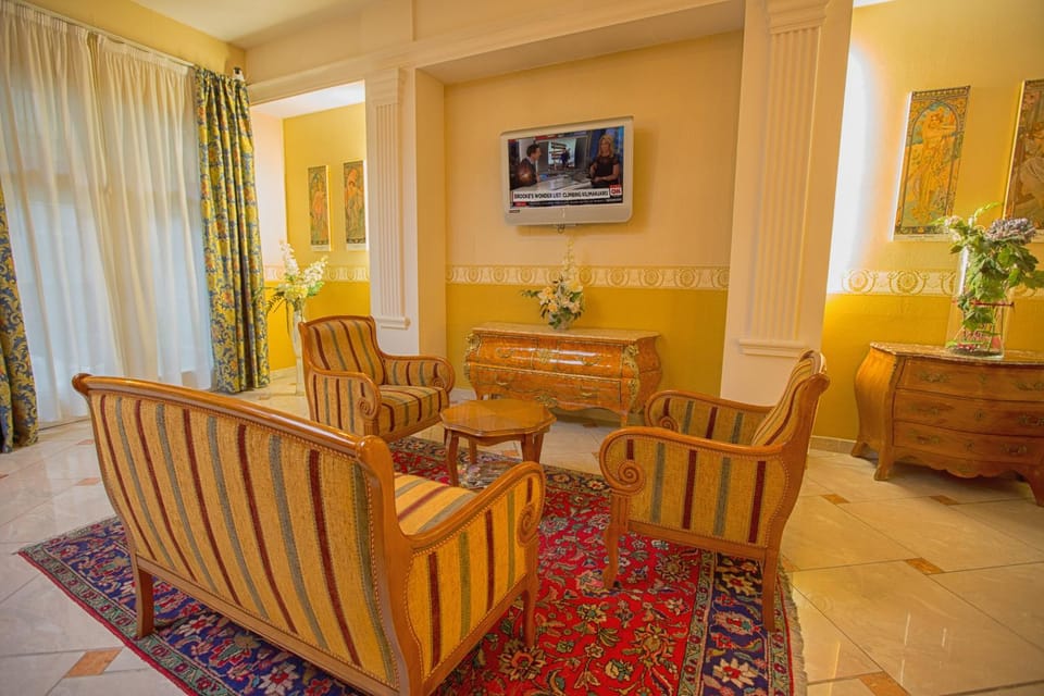 Communal lounge/ TV room, Lounge or bar