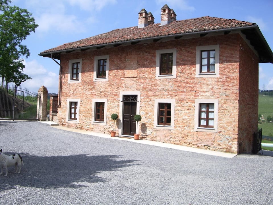 B&B Cascina Gaione Via Gallina,18b 12052 Neive cn Country House in Piedmont