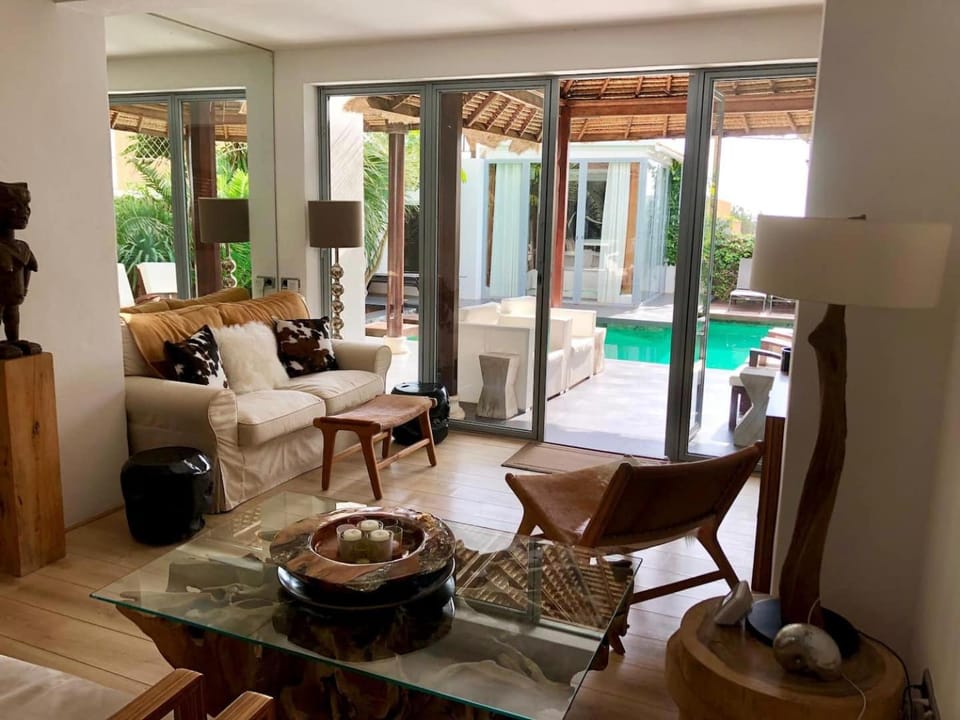 Living room, Seating area