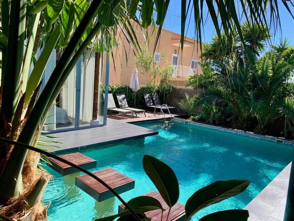 Swimming pool, Swimming pool, sunbed