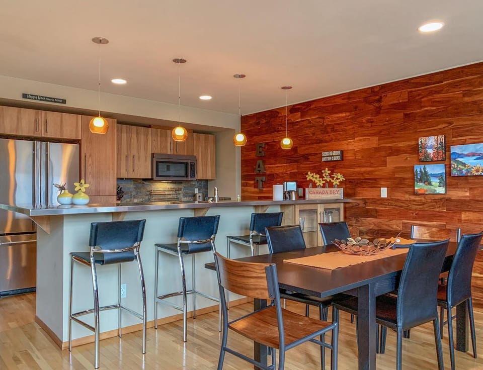 Urban Loft 30 day minimum House in Hood River