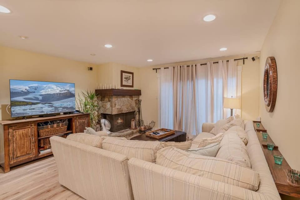 Beach-N-Ski Condo House in Tahoe Vista