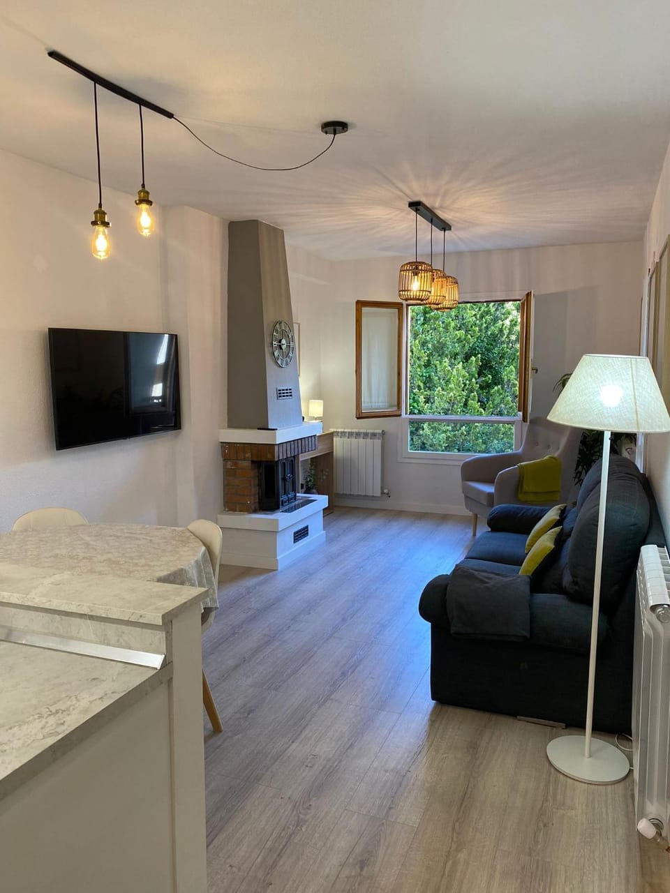 Acogedor apartamento con piscina compartida y opción a parking Apartment in Jaca