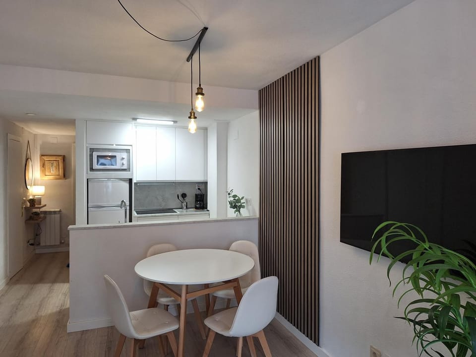 Acogedor apartamento con piscina compartida y opción a parking Apartment in Jaca