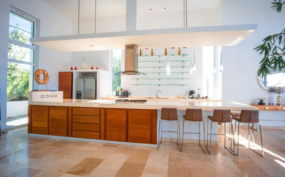 Kitchen or kitchenette, Lounge or bar