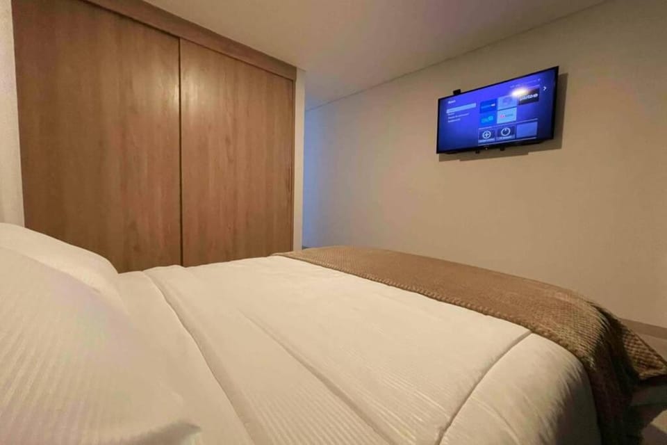 Bed, TV and multimedia, Bedroom