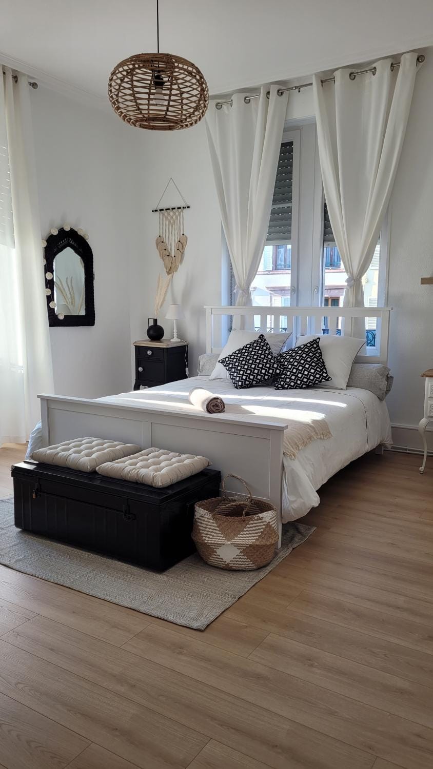 Bed, Photo of the whole room