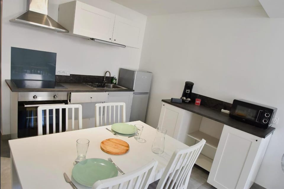 Dining area, kitchen