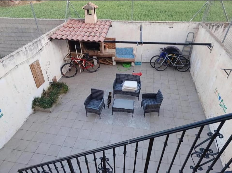 Patio, BBQ facilities, Inner courtyard view