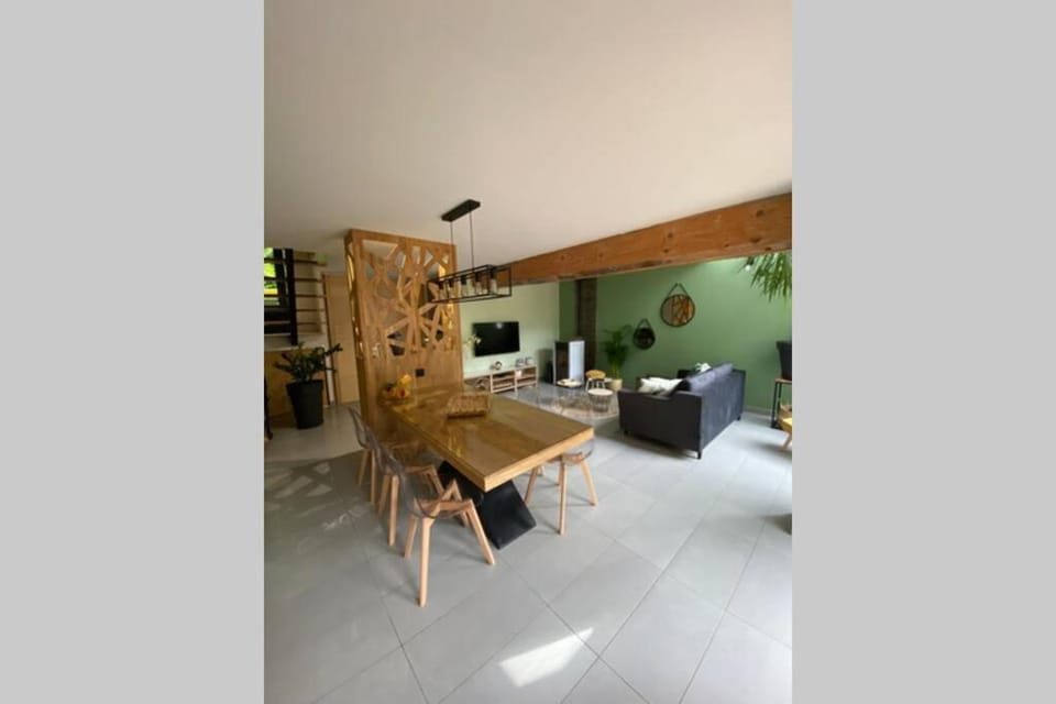 Les Dépendances House in Bourgogne-Franche-Comté