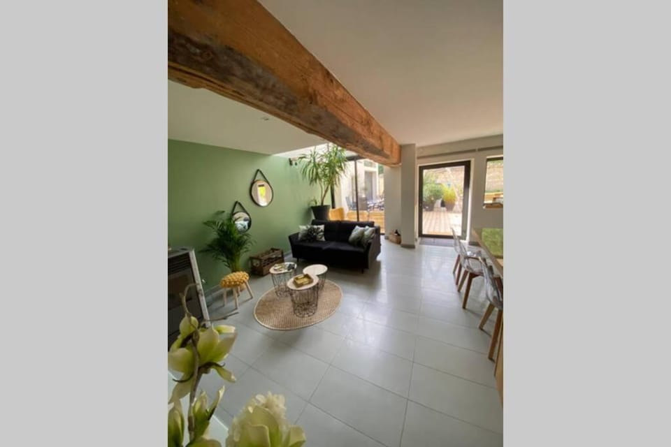 Les Dépendances House in Bourgogne-Franche-Comté