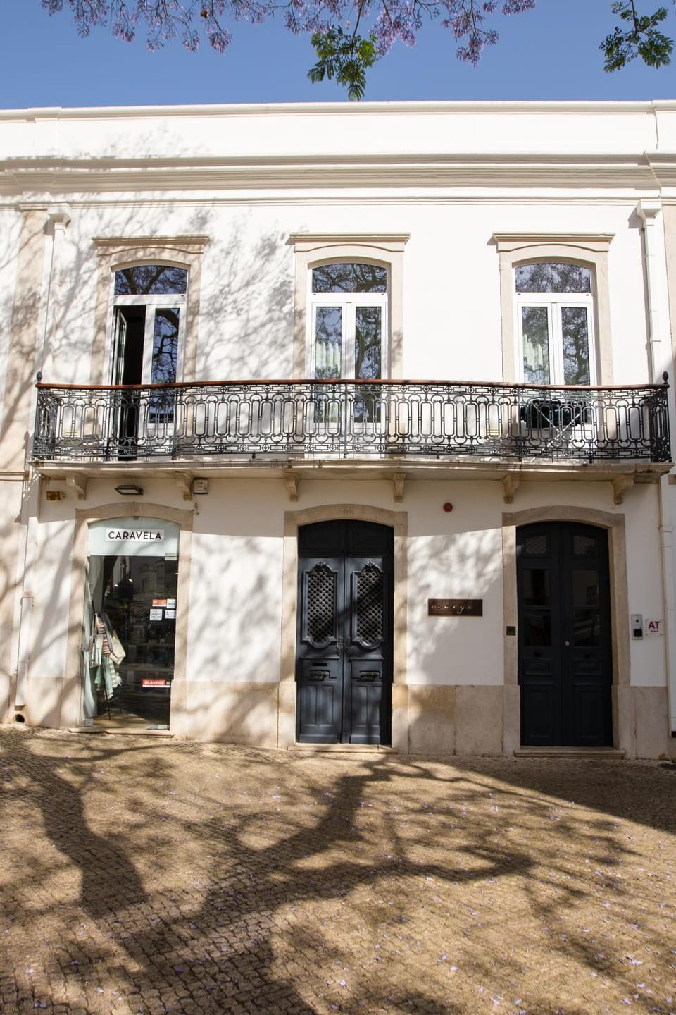Property building, Facade/entrance, Neighbourhood, Balcony/Terrace, pet friendly
