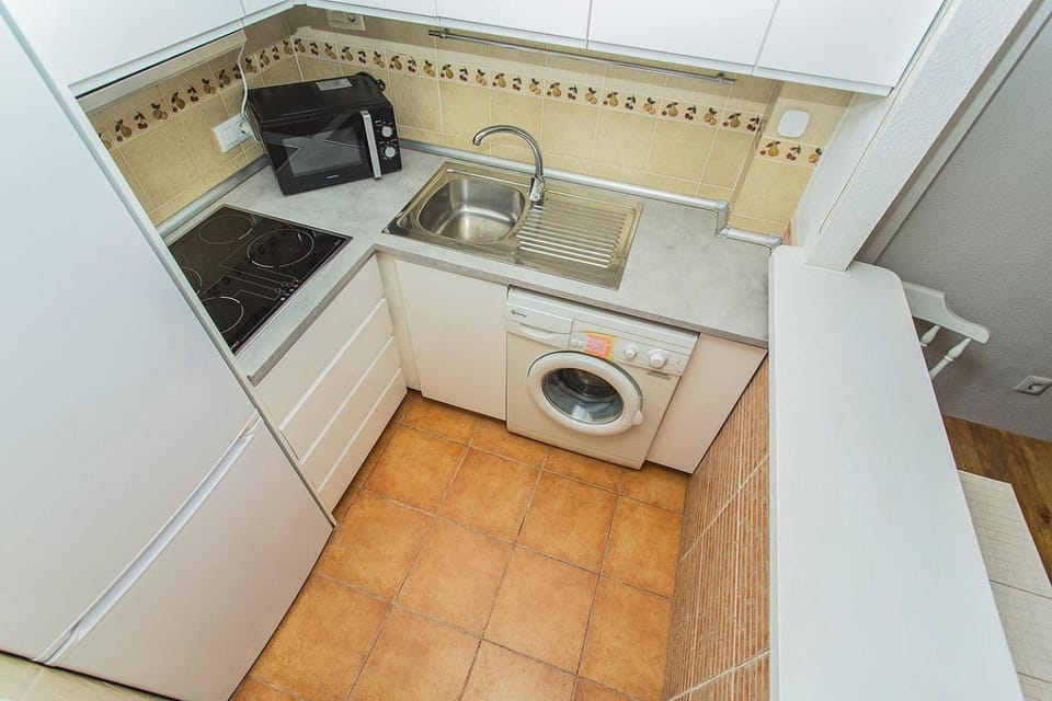 Kitchen or kitchenette, stove, washing machine