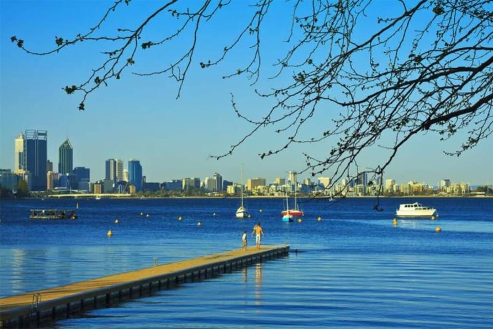 LOCATION LIFESTYLE CONVENIENCE! WIFI NETFLIX WINE Apartment in Nedlands