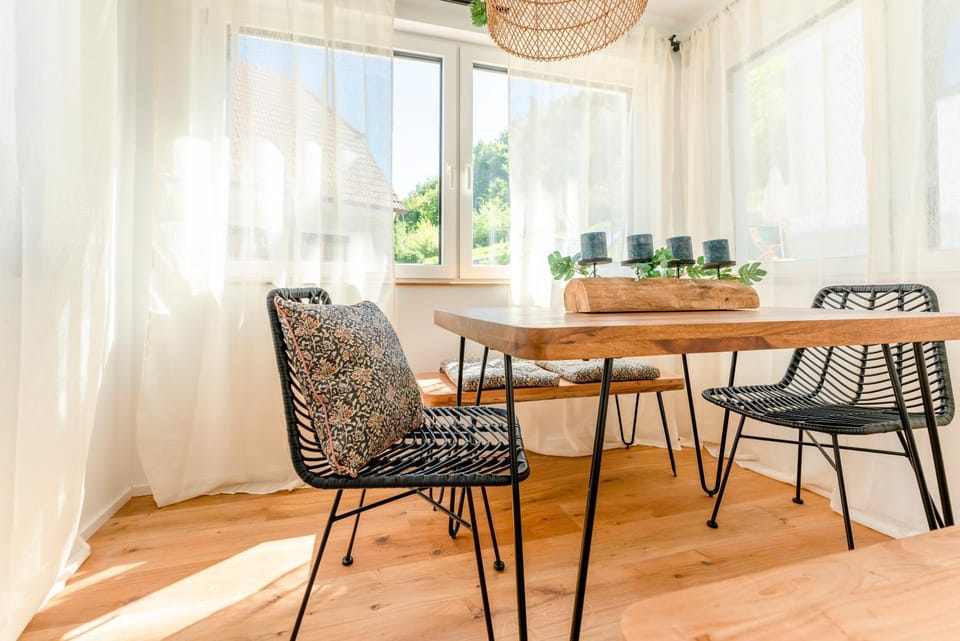 Seating area, Dining area