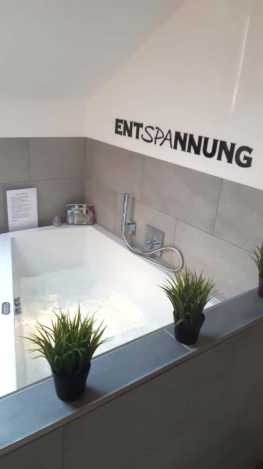 Hot Tub, Bathroom